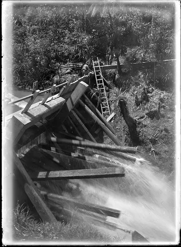 Image: Two men 'tripping' the Anawhata dam, Piha district