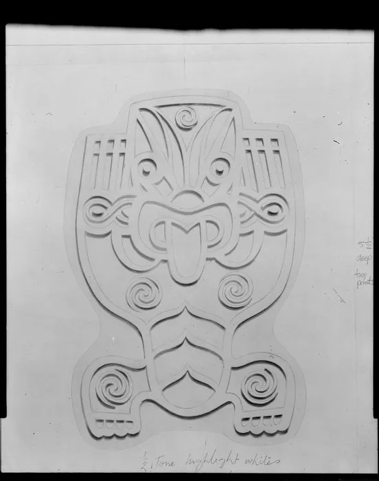 `Pare' man maori artwork