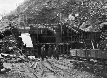 Image: The mouth of the tunnel, Bealey End