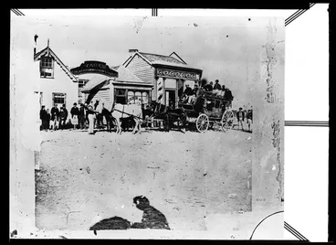 Image: Coach outside a Cobb & Co office