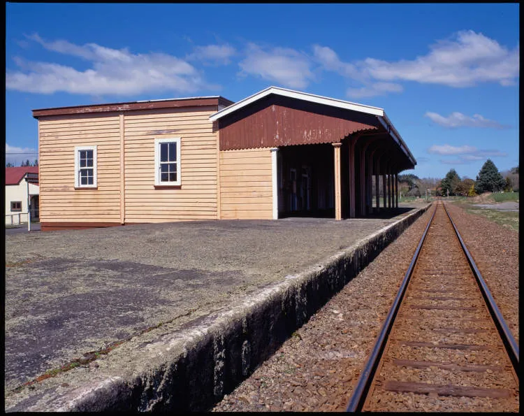 Inglewood Railway Station, 2001