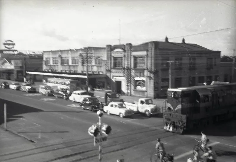 DA class locomotive crossing Victoria Street