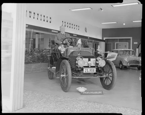 Image: Dominion Motor Co. Sir Charles Norwood in 907 Wolsley