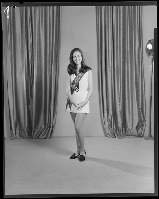 Miss Hays-Wright Stephenson. Glennis Frewick.