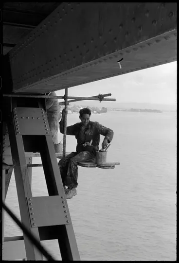 Image: Painting the Auckland Harbour Bridge, 1960