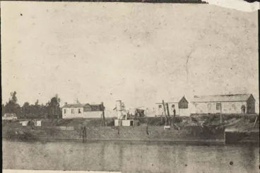 Image: Paddle-wheel steamship Pioneer in the Waikato River, 1865