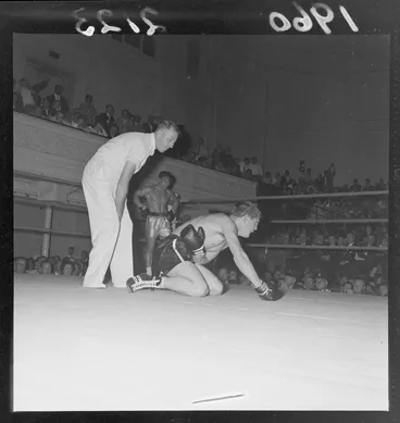 Image: Boxing, Samoan Tuna Scanlan verses Australian Tommy Collins, Wellington Town Hall, Wellington City