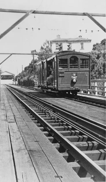 Image: Cable car and tracks, Kelburn