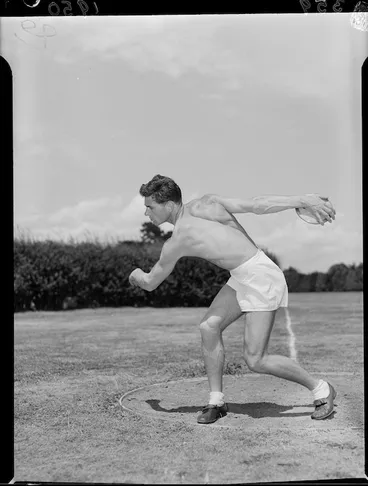 Image: Discus thrower, 1950 British Empire Games, Auckland