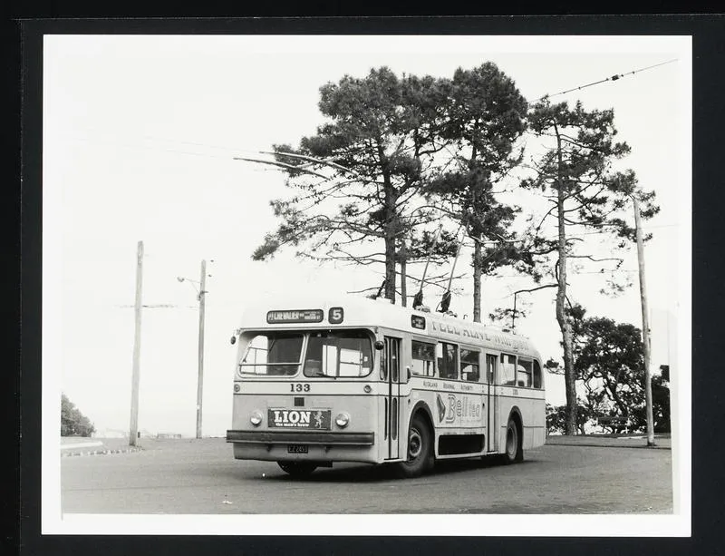 Trolley bus 133 on Pt Chevalier route 5
