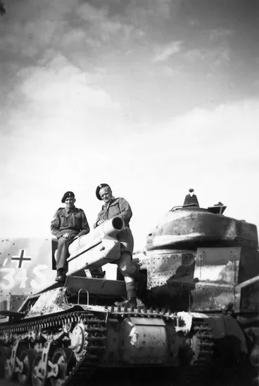 Image: German self propelled gun and British Grant tank in Egypt during World War II