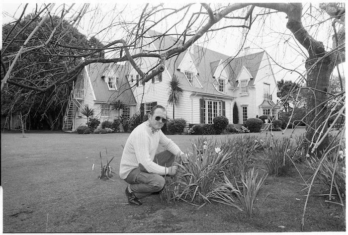 Vogel House gardener Ron Ridgway in the garden at Vogel House, Lower Hutt, Wellington - Photograph taken by Merv Griffiths