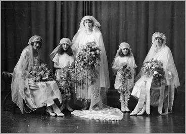 Image: Sara Aitchison (nee Macaulay) bridal party