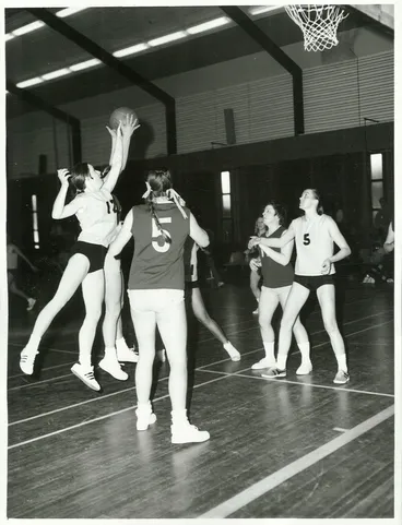 Image: Sports - Basketball - Indoor