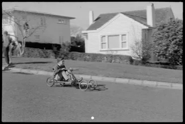 Image: Greerton Speedsters: Orange Festival trolley derby