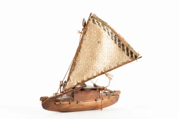 Image: Model: outrigger vaka with sail, Fiji