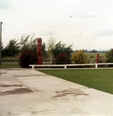 Image: Papawai whakapakoko: Photograph