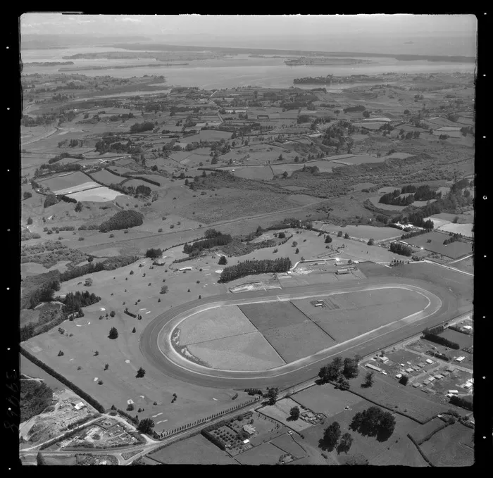 Tauranga Racecourse and golf course, Bay of Plenty