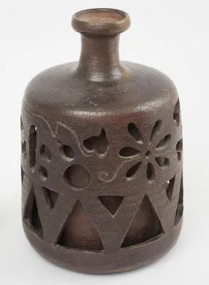 古備前透し徳利 [Old Bizen watermark sake bottle]