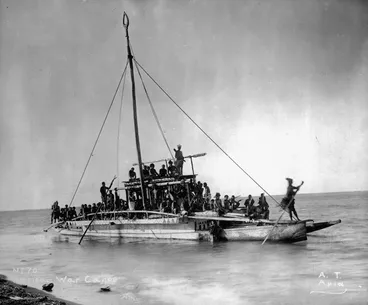 Image: Samoan war canoe