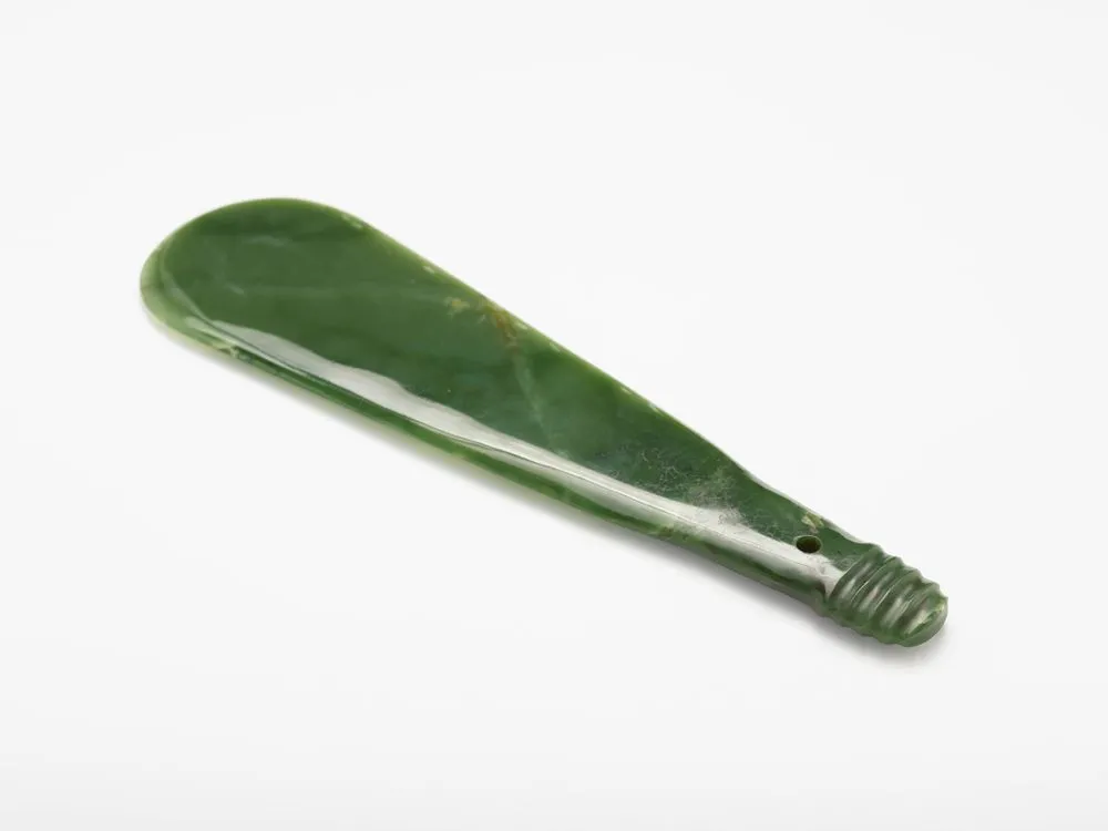 Mere pounamu (greenstone hand club) "Wehiwehi"