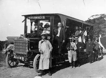 Chapman's Daimler bus