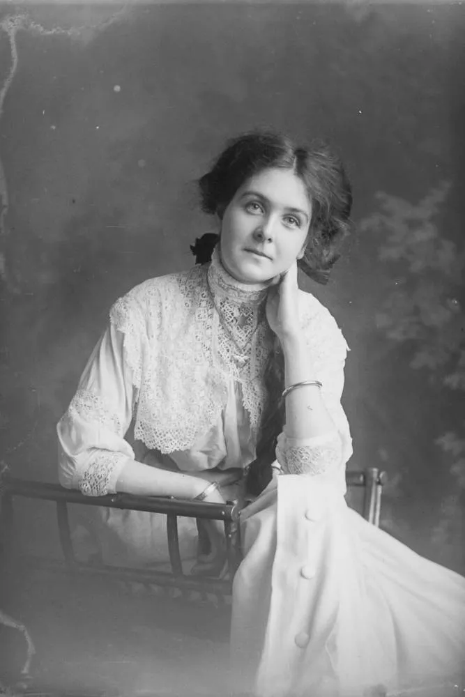 Miss Robinson, 1909