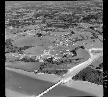 Image: Te Atatu, Auckland, showing Northern Motorway and Te Atatu Road