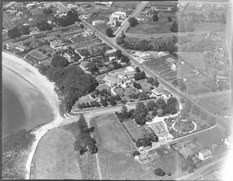 Takapuna and Mon Desir Hotel from the air