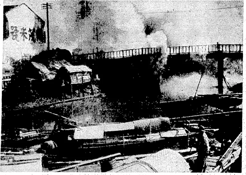 Sport and General" Photo. ■ Then bridge ■ over \ the * Zahkoue- Kang Creek being set on'fire by the ; i-retiring'-Chinese: to 'hold' bacUlthe ■ advance of thevictorious Japanese. \ (Evening Post, 04 January 1938)
