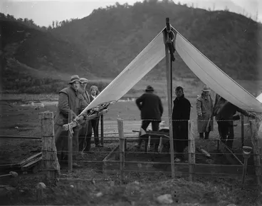 Image: Relief workers during the Depression, Akatarawa Region