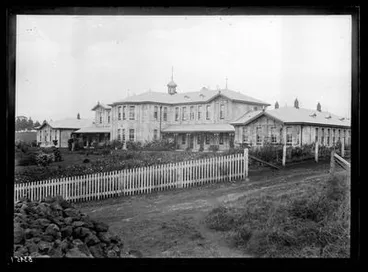 Image: [Exterior view of an unidentified stone building -  Avondale Lunatic Asylum]