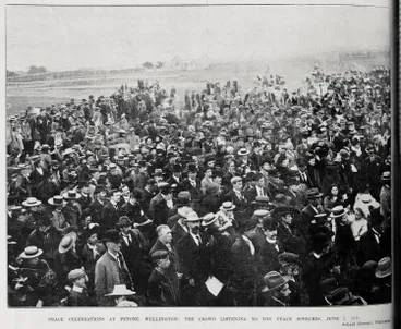 Image: Peace celebrations at Petone, Wellington with the crowd listening to the peace speeches, 2 June 1902