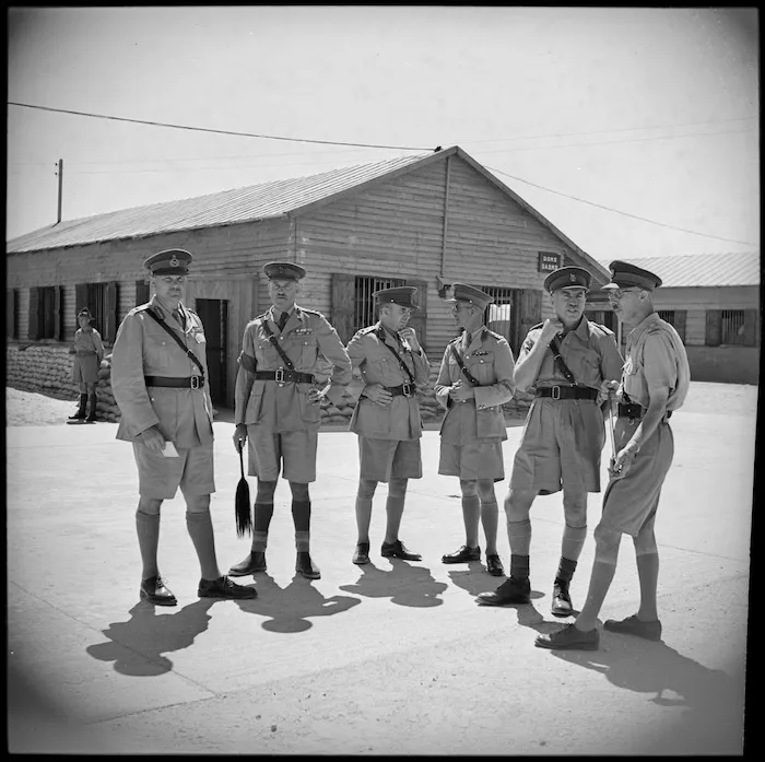 Senior NZ officers await Greek Minister of War, Maadi