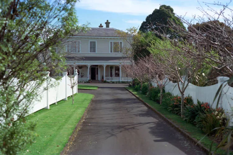 Glen Orchard House, 91 St Heliers Bay Road, Saint Heliers, 1986