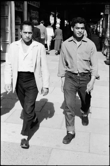 Image: Street photo, Queen Street, Auckland, 1960