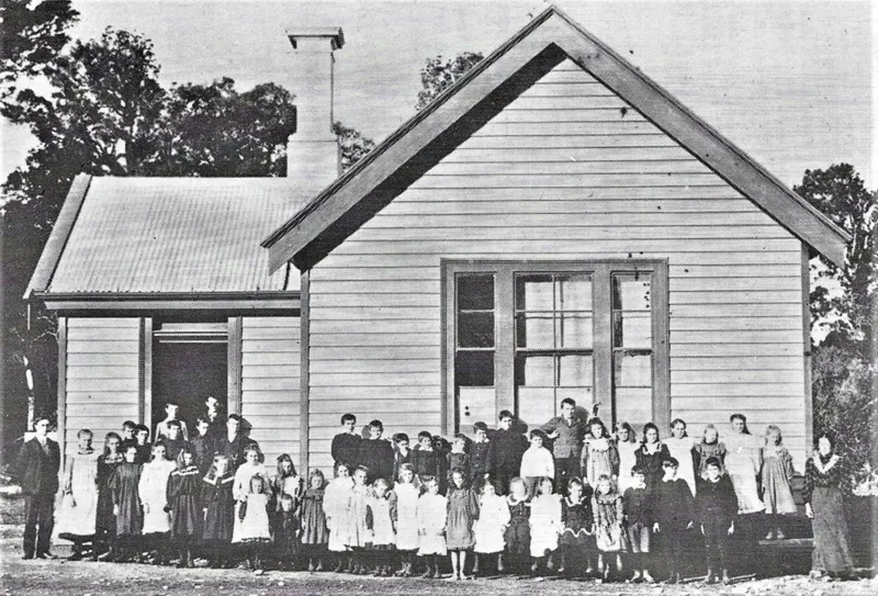 Te Tua School, District History - School background and Teacher information: