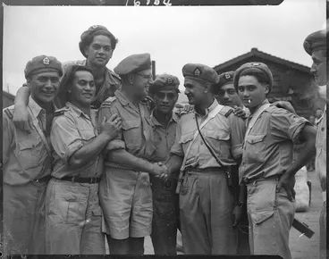 Image: Māori soldiers of 2 New Zealand Battalion at Ozuki, Japan