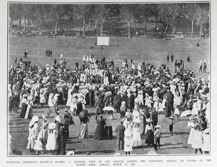 AUCKLAND HIBERNIAN SOCIETY'S SPORTS: A GENERAL VIEW OF THE GROUND DURING THE GYMNASTIC DISPLAY BY PUPILS OF THE MARIST BROS,' SCHOOL. MARCH 17. 1905