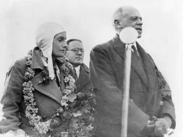 Image: Jean Batten and Sir Ernest Davis