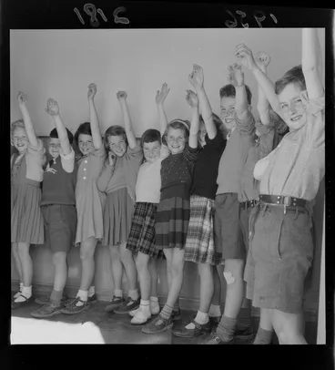 Image: Wainuiomata school children receiving poliomyelitis vaccine
