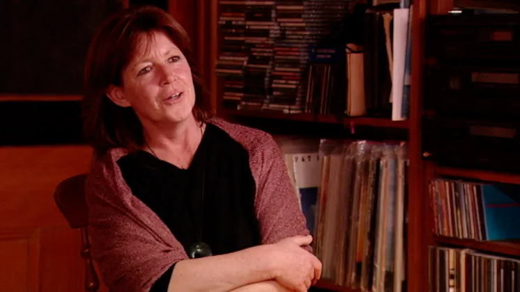 Shona Laing - Give It A Whirl Interview