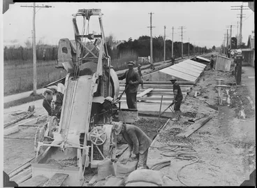 Image: Laying concrete on the Christchurch to Timaru highway