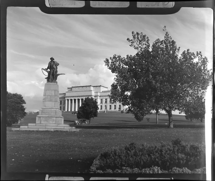 Auckland War Memorial Museum, including Robert Burns statue in the foreground
