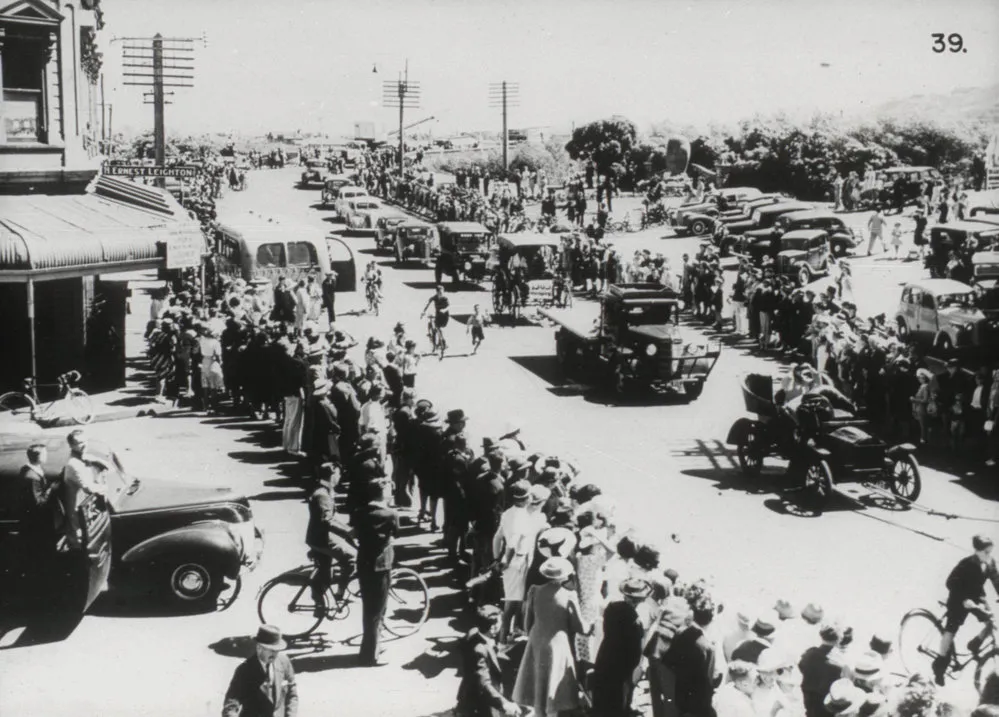Hutt Valley History 39; Social Occasions 009; Lower Hutt becomes a City