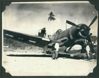 Arming 1 S.U. Corsair. Guadalcanal.