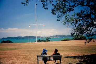 Flagpole at the Treaty House, Waitangi Image: Flagpole at the Treaty House, Waitangi