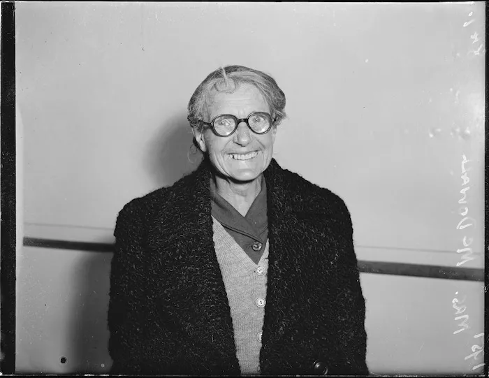 Immigrants arriving off the Atlantis