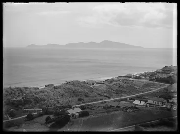 Image: The island of Kapiti from the mainland at Paekakariki. Distance, 8 miles