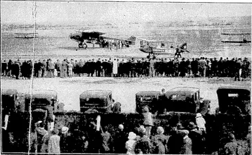 Image: Evening Post" Photo. AERO DISPLAY.—The scene at Rongotai 'Aerodrome during the Wellington'Aero Club's, display on ; ■ ' Saturday. (Evening Post, 20 March 1933)